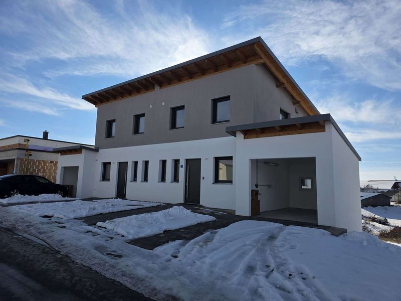 KFW55 Doppelhaushälfte in bester Lage mit traumhaftem Ausblick bei Passau - Provisionsfrei